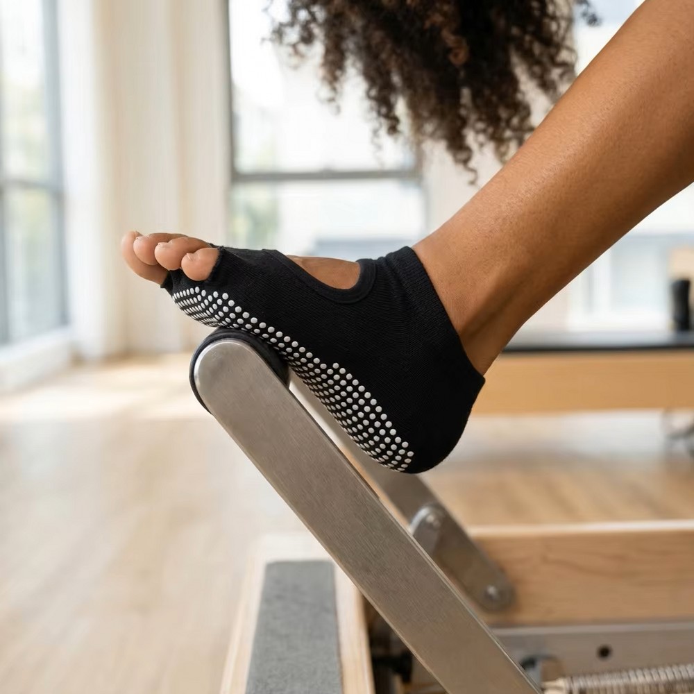 背中が開いた五本指タイプのヨガソックス。通気性に優れた、ピラ - Home Gym Yoga のレビューと価格